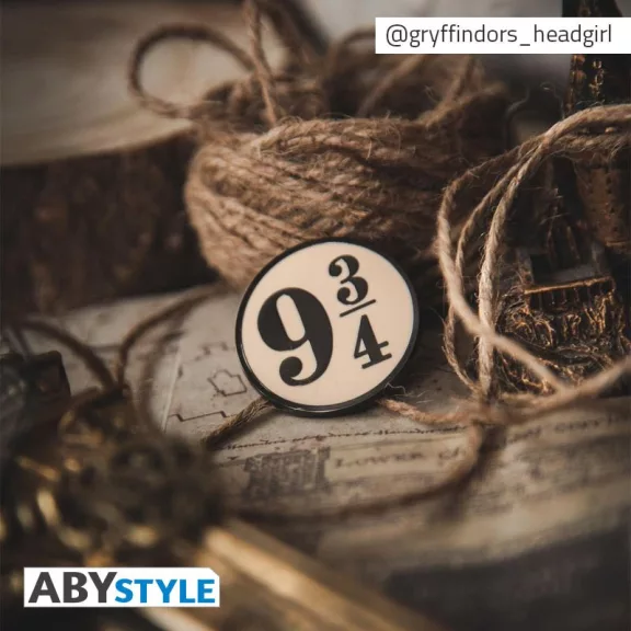 Harry Potter - 9 és 3/4 vágány kitűző Harry Potter - 9 és 3/4 vágány kitűző