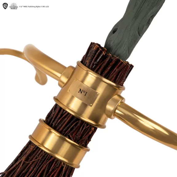 Harry Potter Firebolt - Tűzvillám seprű – Limitált kiadású replika, 165 cm Harry Potter Firebolt - Tűzvillám seprű – Limitált kiadású replika, 165 cm