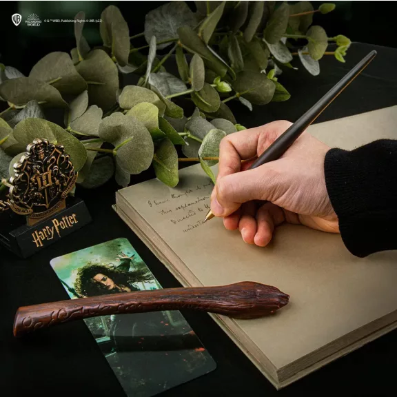 Harry Potter - Bellatrix Lestrange varázspálca toll tartóval és lentikuláris könyvjelzővel Harry Potter - Bellatrix Lestrange varázspálca toll tartóval és lentikuláris könyvjelzővel