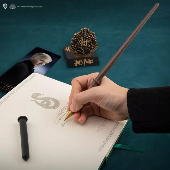 Harry Potter - Draco Malfoy varázspálca toll tartóval és lentikuláris könyvjelzővel Harry Potter - Draco Malfoy varázspálca toll tartóval és lentikuláris könyvjelzővel