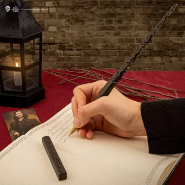   Harry Potter - Sirius Black varázspálca toll bemutatóállvánnyal
